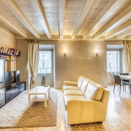 Apartmentsarena - Suite Mercatorum - Piazza Erbe Verona Kültér fotó