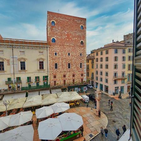Apartmentsarena - Suite Mercatorum - Piazza Erbe Verona Kültér fotó