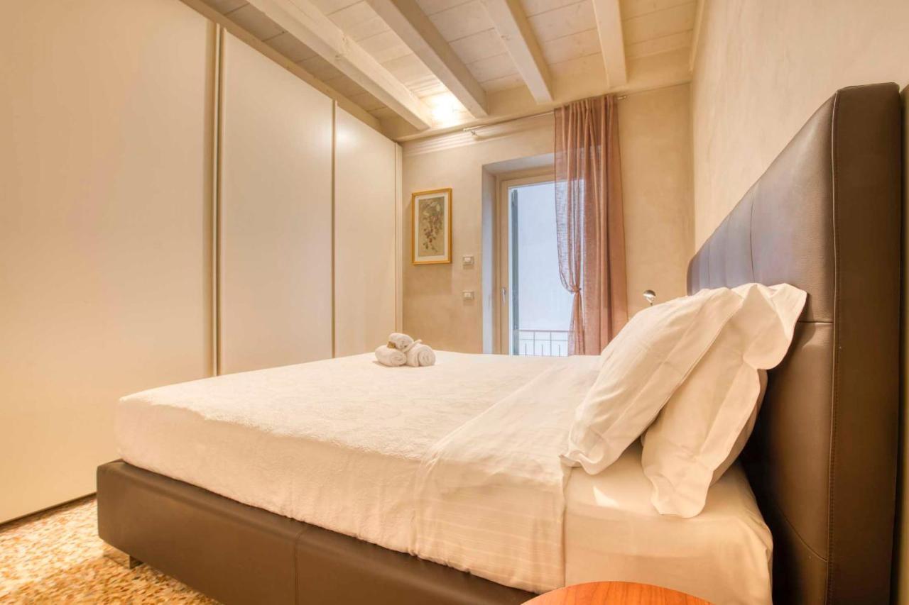 Apartmentsarena - Suite Mercatorum - Piazza Erbe Verona Kültér fotó
