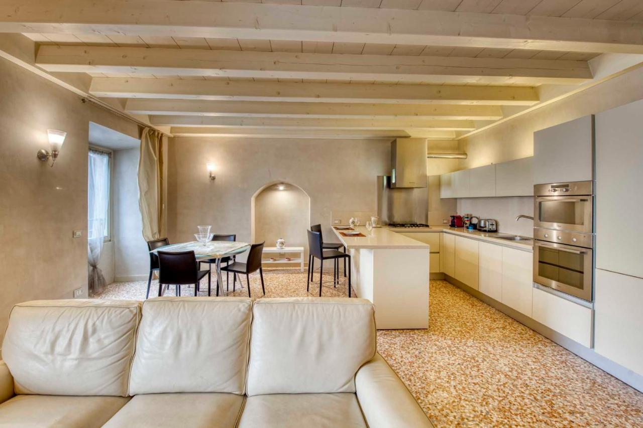 Apartmentsarena - Suite Mercatorum - Piazza Erbe Verona Kültér fotó