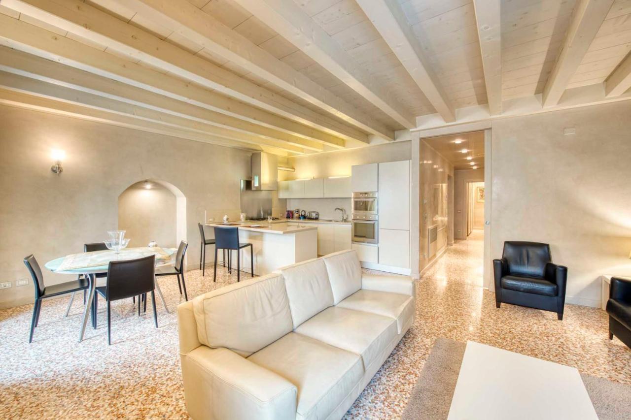 Apartmentsarena - Suite Mercatorum - Piazza Erbe Verona Kültér fotó