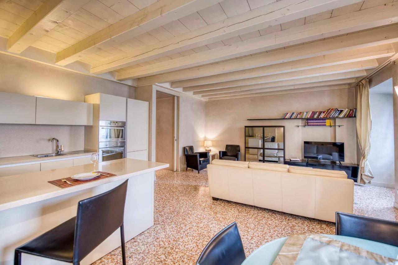 Apartmentsarena - Suite Mercatorum - Piazza Erbe Verona Kültér fotó