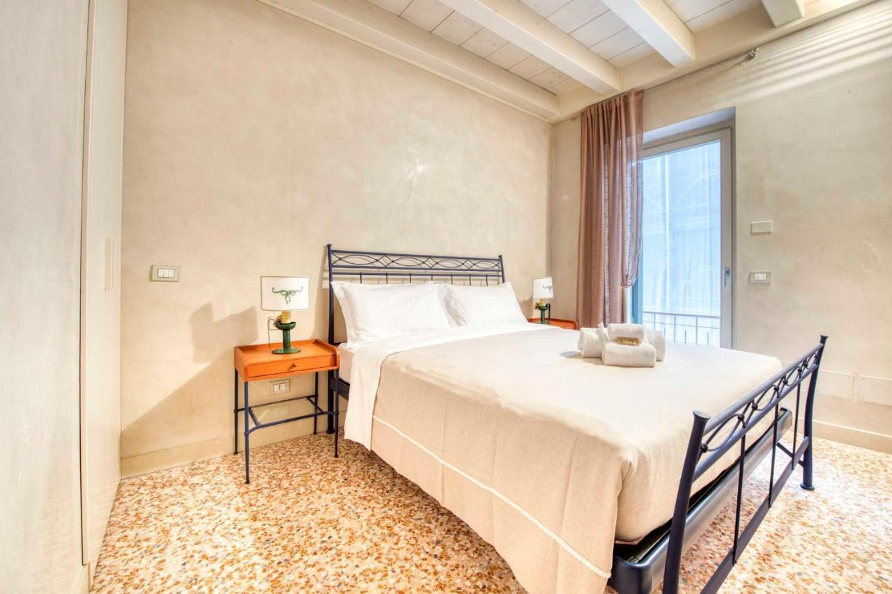 Apartmentsarena - Suite Mercatorum - Piazza Erbe Verona Kültér fotó