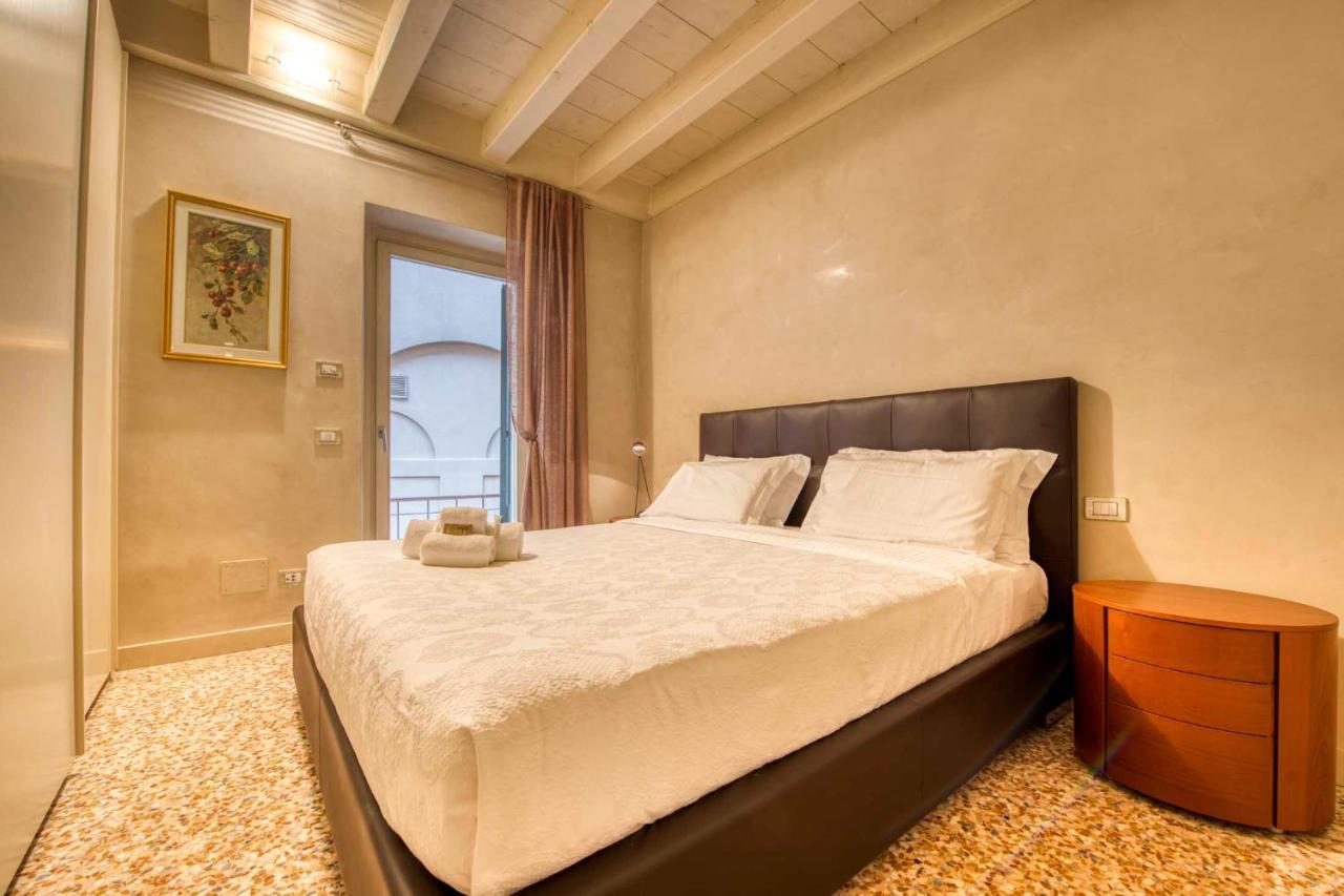 Apartmentsarena - Suite Mercatorum - Piazza Erbe Verona Kültér fotó
