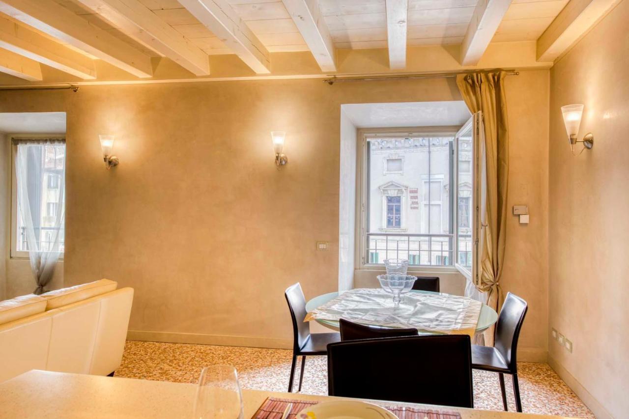 Apartmentsarena - Suite Mercatorum - Piazza Erbe Verona Kültér fotó