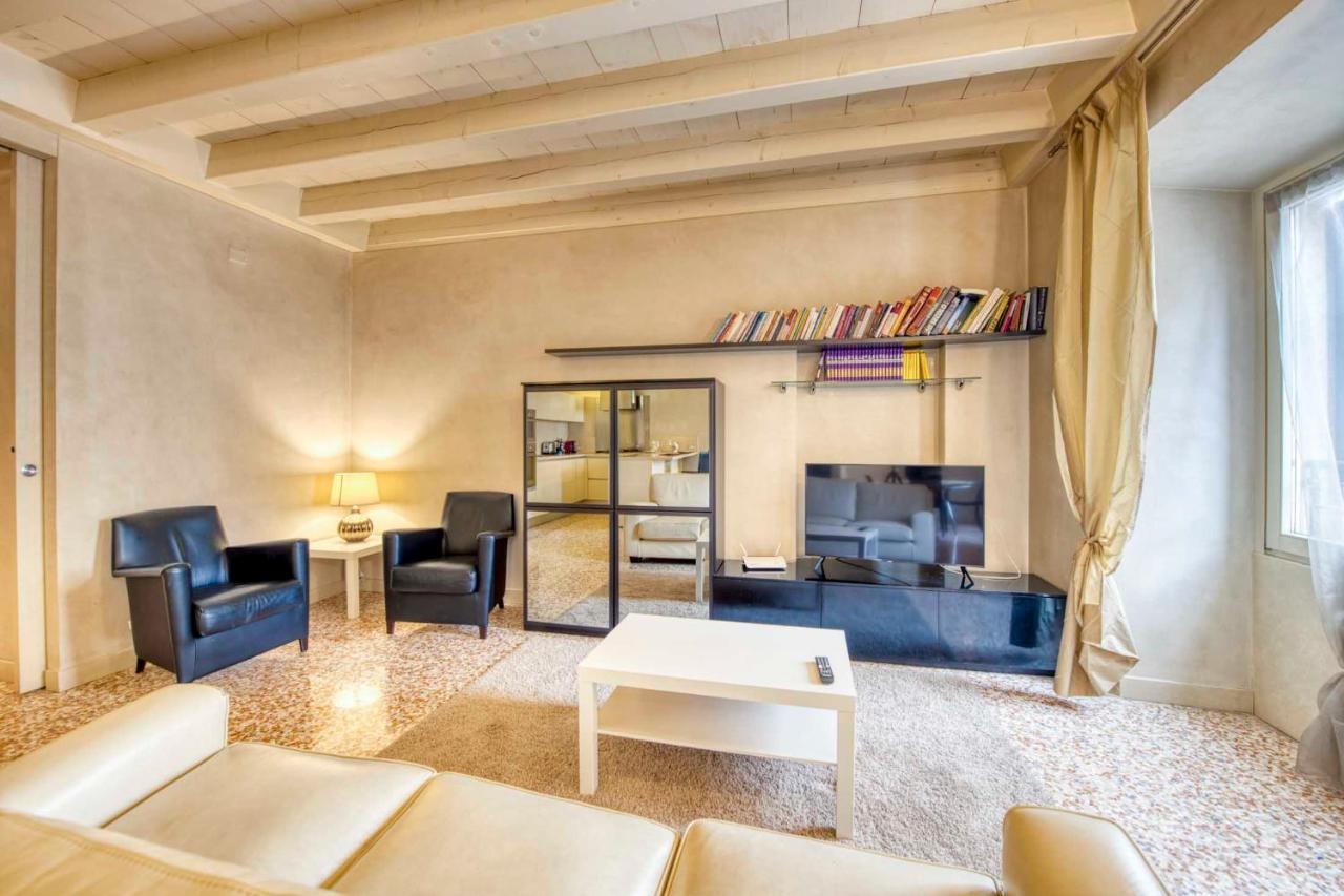 Apartmentsarena - Suite Mercatorum - Piazza Erbe Verona Kültér fotó