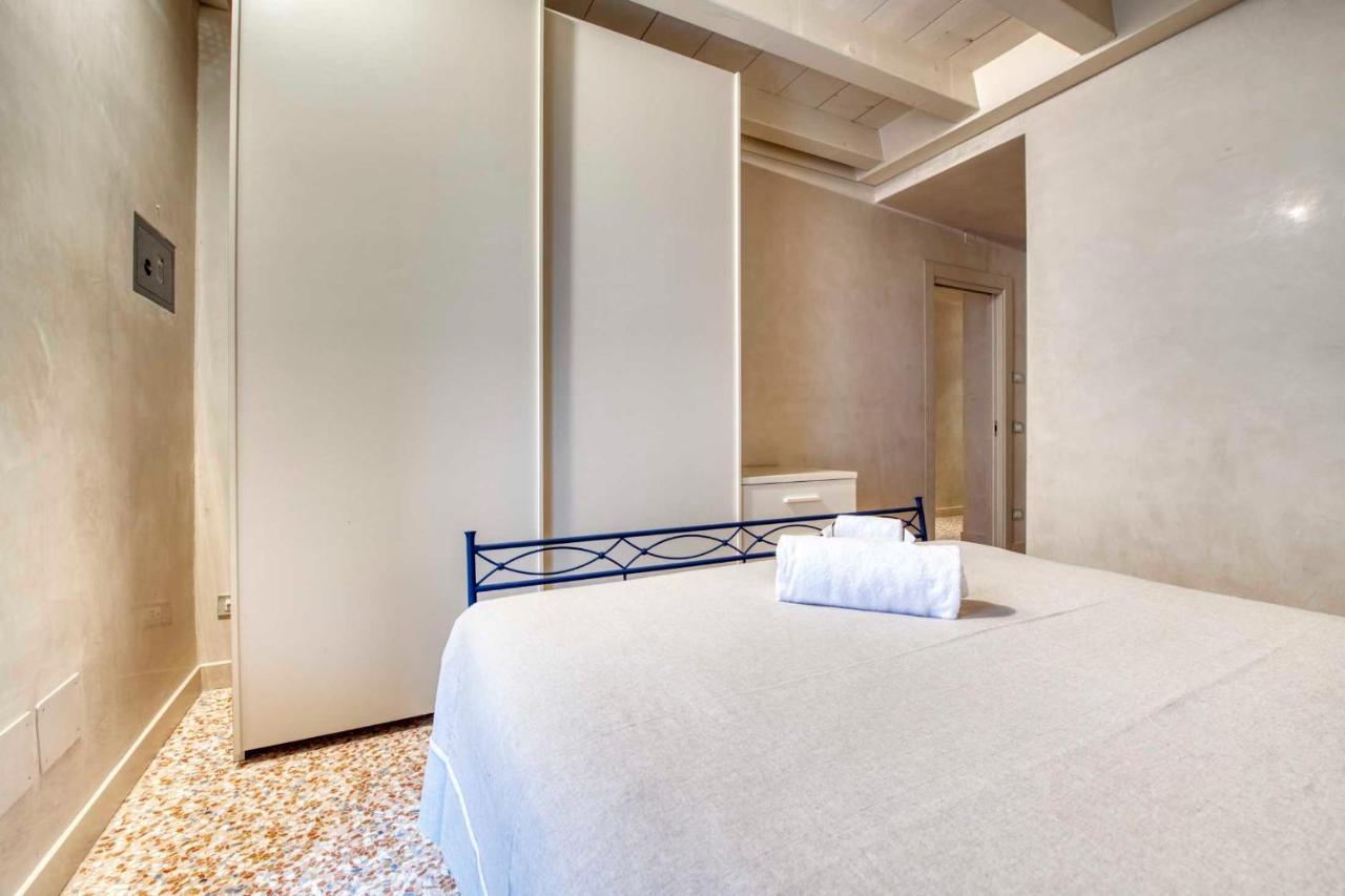 Apartmentsarena - Suite Mercatorum - Piazza Erbe Verona Kültér fotó