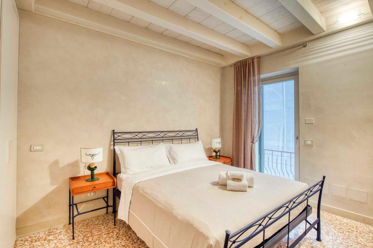 Apartmentsarena - Suite Mercatorum - Piazza Erbe Verona Kültér fotó