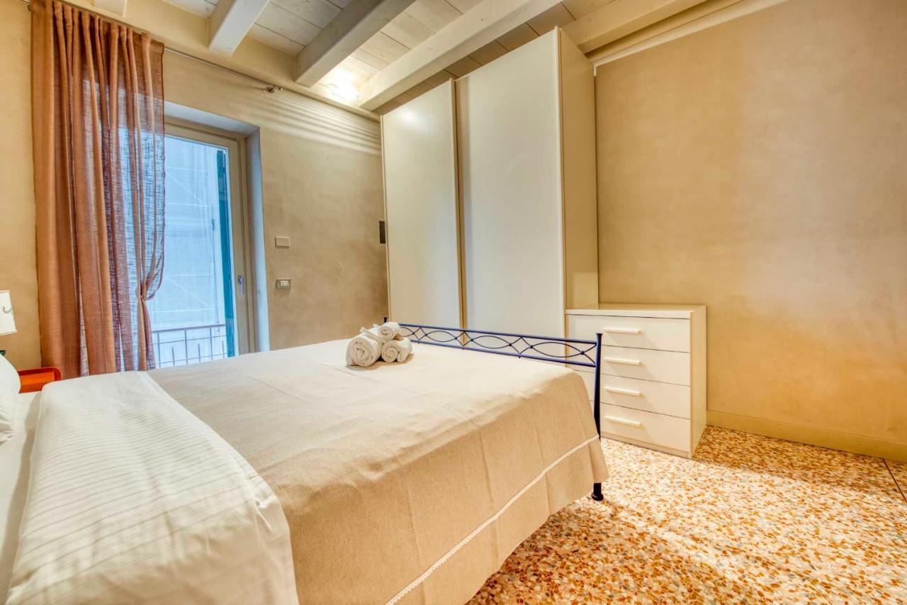 Apartmentsarena - Suite Mercatorum - Piazza Erbe Verona Kültér fotó