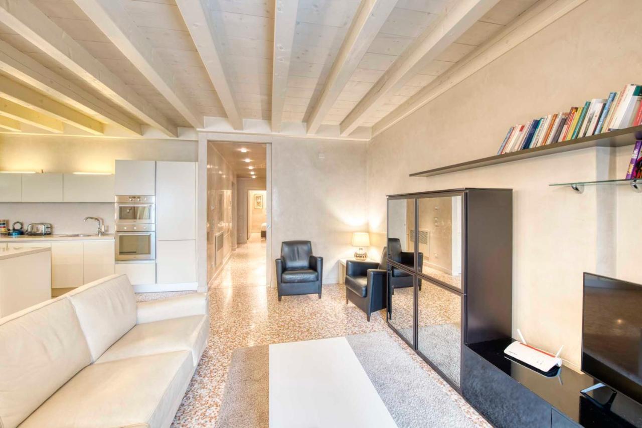 Apartmentsarena - Suite Mercatorum - Piazza Erbe Verona Kültér fotó